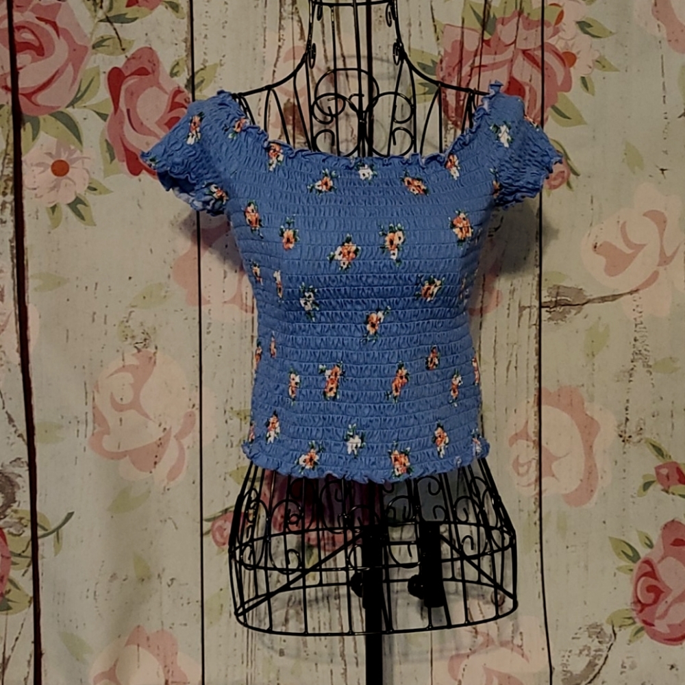 SO Junior's Medium Crop Top